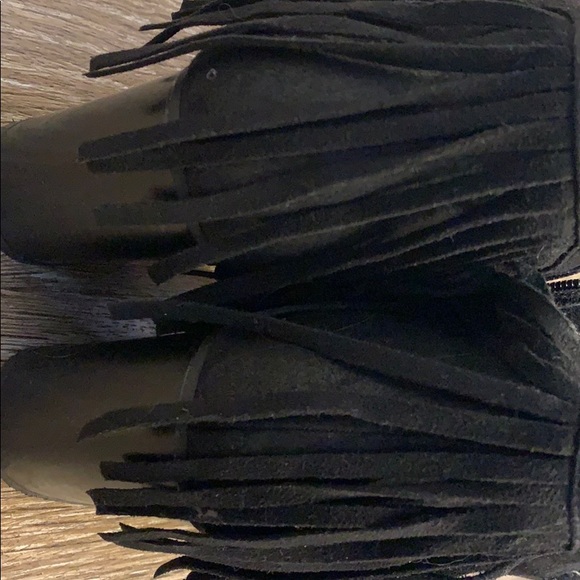 Black fringe boots. - Picture 2 of 3